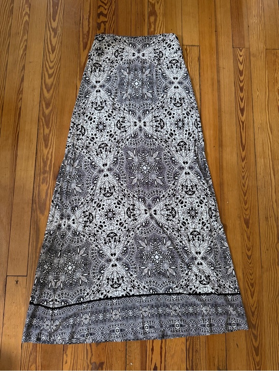 Cynthia Rowley Dresses & Skirts - Cynthia Rowley Black White Boho Maxi Skirt XS Stretch Jersey Patterned